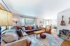 Lovely 3BR Mountainview | WoodStove | Balcony - Image 4
