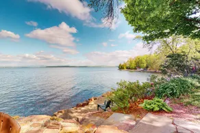 2BR lakefront house w/ amazing views, dock & dogs - Image 3