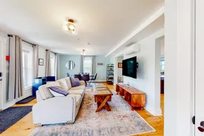 Vintage 3BR Mountainview | Deck | - Image 2