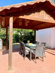 2-bedroom apartment with garden - Image 4