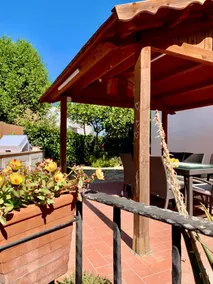 2-bedroom apartment with garden - Image 3