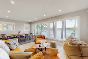 Lakeside 3BR cottage with year-round activities - Image 2