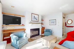Charming 1BR Mountainview 2nd-Floor | Balcony - Image 4