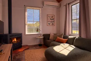Clonmara - King View Cottage with Spa Bath - Image 3