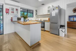 Robin Wood - 3BR, Pet-Friendly, Near Beach & Golf - Image 3