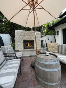 Boutique coach house with Scandinavian Steam Sauna - Image 2