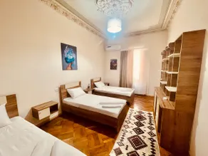 Vintage Home - Image 2