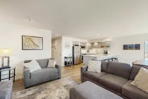 2BR lake-view condo with 6 pools, hot tub, & gym - Image 5