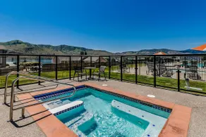 2BR lake-view condo with 6 pools, hot tub, & gym - Image 2