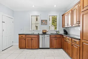 Historic 5BR Near Boston w/ Private Yard + Parking - Image 5