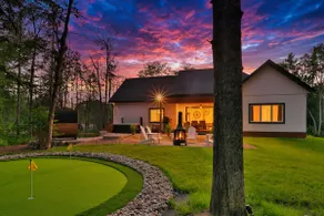 Muskoka Spa & Golf Retreat with Sauna + Hot Tub - Image 5
