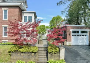 ABBA House Retreat: Centrally Located Grand Manor - Image 3