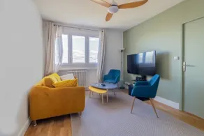 Renovated 2-Bed Apartment 2 min from Lyon - Image 2