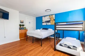 Charming 2BR-1BA-6 Beds | NYC | MetLife 15 min - Image 2