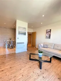 2 Bedrooms footsteps to sea - Image 3