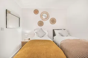 Old Trafford Comfy Stay with Patio & Free Parking - Image 3