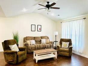 Guadalupe Home, Minutes to I-65 - Image 2