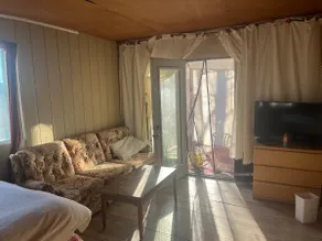 Spacious Backyard Room - Image 3
