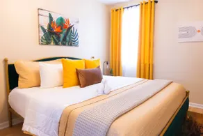 Cozy 2BR Guesthouse • Hot Tub • Near Philly - Image 4
