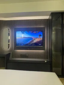 B22D Cozy Studio 55”TV Gold Coast PIK - Image 5