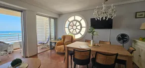 First-line apartment in downtown Santa Pola - Image 3