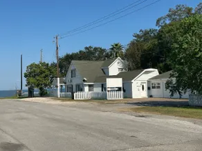 The Bay House on Grand - Image 4