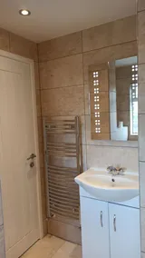 Broxtowe house -3 bed House parking Nottingham - Image 4