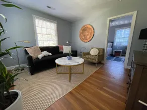 Downtown Carriage House - Image 2