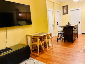Entire Comfortable Apartment - Image 5
