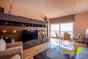 luxury studio with hot tub - Image 2