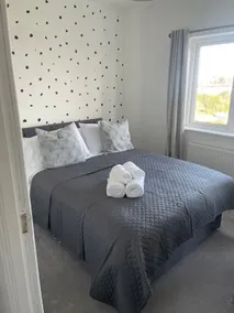 3 Bedroom Family Home with Sea and Mountain View - Image 4