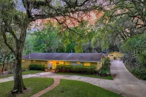 UF Family Retreat•Pool•Game Room•Sleeps 10•Pond - Image 3
