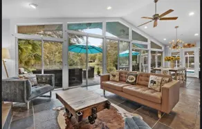 UF Family Retreat•Pool•Game Room•Sleeps 10•Pond - Image 4