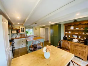 Sadie’s Rose Cottage - Image 4