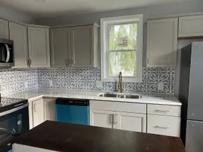 CLEAN&andModern 4BDRM Home - Image 2