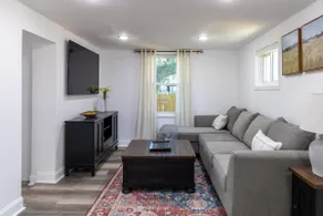 15 mins to PHL & Sports Complex | Hare St. House - Image 4