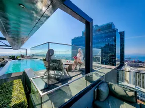 #1 : Sky Pool Studio - free VIP parking + wine - Image 3