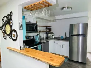 Cozy Coastal Cottage - Image 5