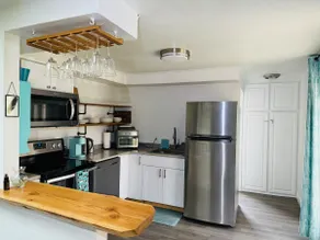 Cozy Coastal Cottage - Image 4