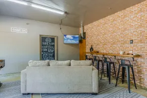 Going Rogue Airbnb. Walking distance to Rogue X! - Image 3