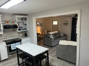 The Cozy Sunset Cottage with a Hot Tub - Image 5