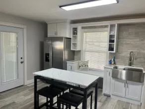 The Cozy Sunset Cottage with a Hot Tub - Image 3