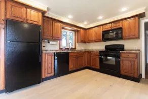 Entire Ideally Located Private Cape Elizabeth Home - Image 2