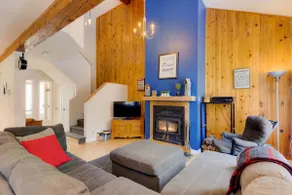 Bombardier Mont Owl's Head ski chalet. - Image 2