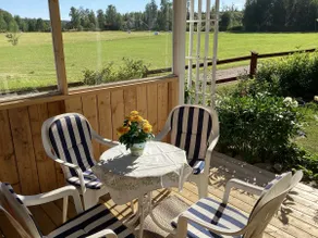 Cabin in pastoral idyll - Image 5