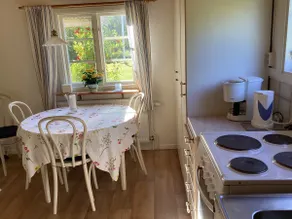 Cabin in pastoral idyll - Image 2