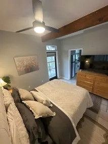 Pine Hill Retreat - Image 3