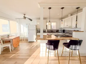 Golden Coast Cottage - Image 5