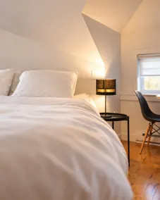 Studio 8~ Modern Loft w/ private balcony - Image 5