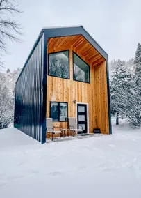 Creek front chalet with hot tub and sauna - Image 2